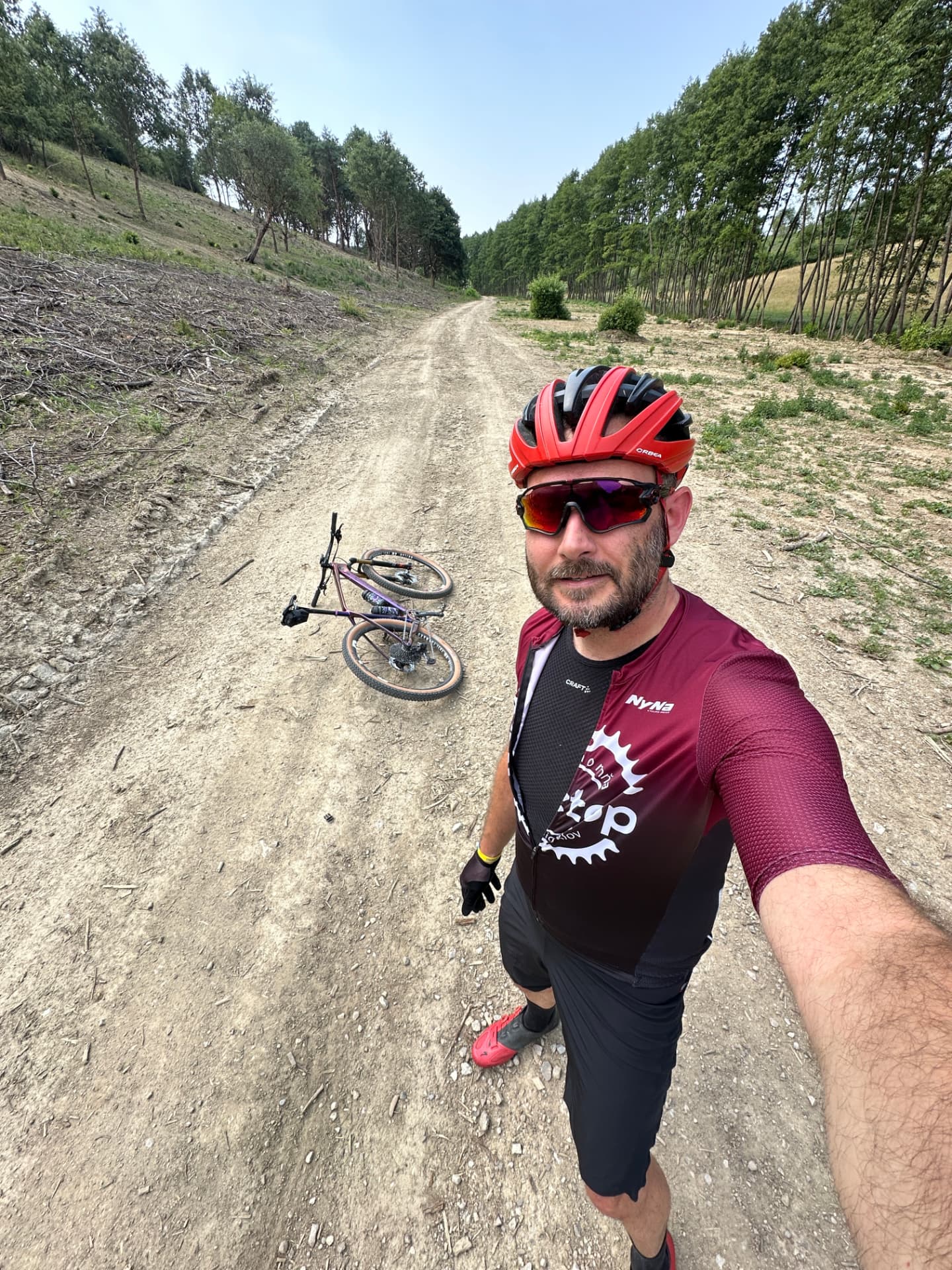 Michal Kimlička na gravel bicykli v lese